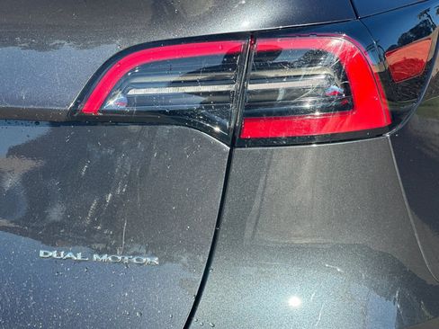 Used 2025 Tesla Model Y Long Range image 28