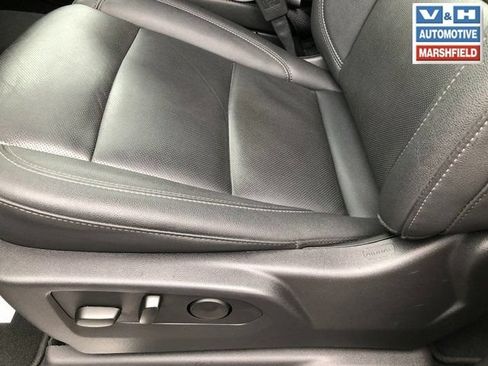 Used 2025 GMC Sierra 1500 SLT AWD/4WD image 16