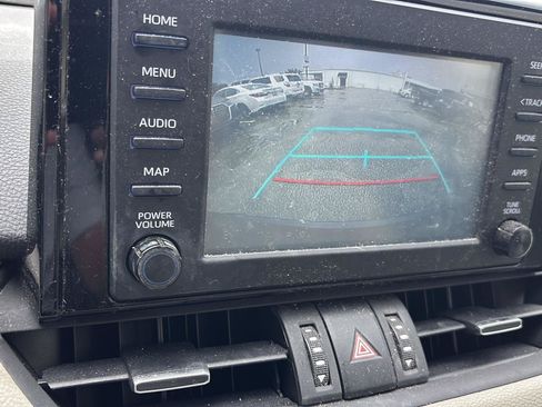 Used 2019 Toyota RAV4 XLE Premium FWD image 19