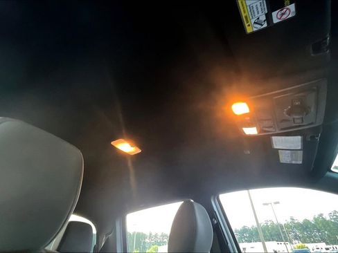 Used 2019 Toyota Tacoma TRD Off-Road image 22