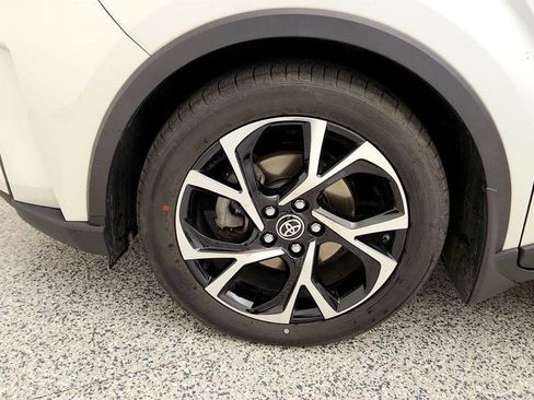 Used 2021 Toyota C-HR XLE FWD image 9