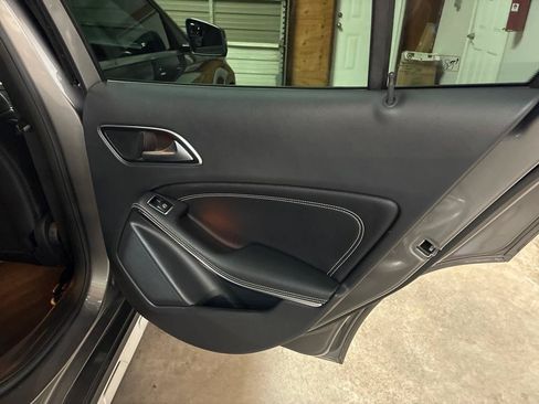 Used 2016 Mercedes-Benz GLA 250 image 27