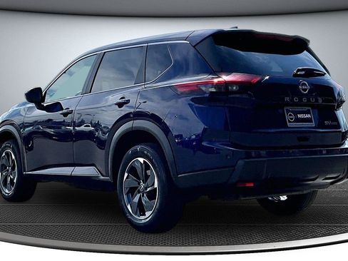 Used 2024 Nissan Rogue SV AWD/4WD image 5