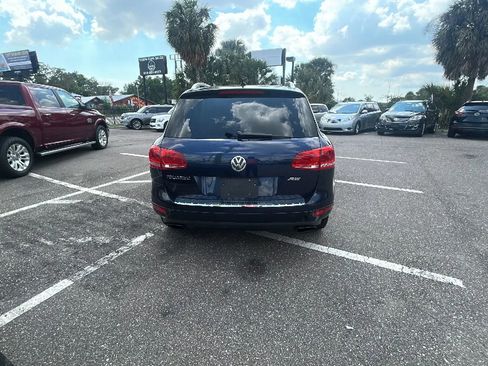 Used 2014 Volkswagen Touareg Sport image 4