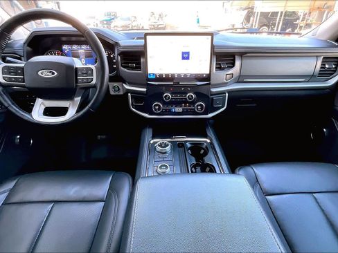 Certified 2022 Ford Expedition XLT image 15