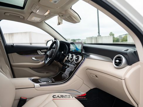 Used 2020 Mercedes-Benz GLC 300 4MATIC image 15