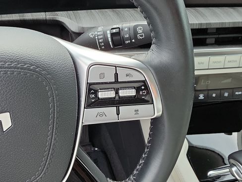 Certified 2024 Kia Telluride EX w/ EX Captain's Chair Package FWD image 32