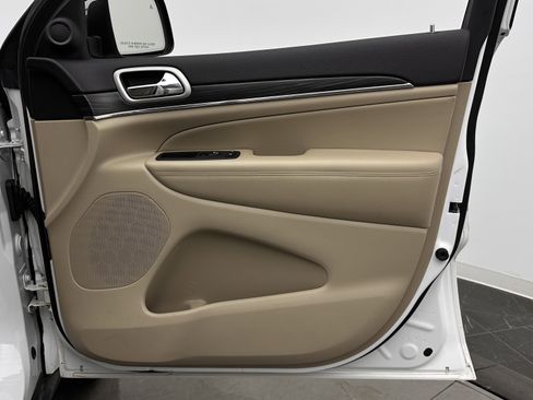 Used 2019 Jeep Grand Cherokee Limited image 37