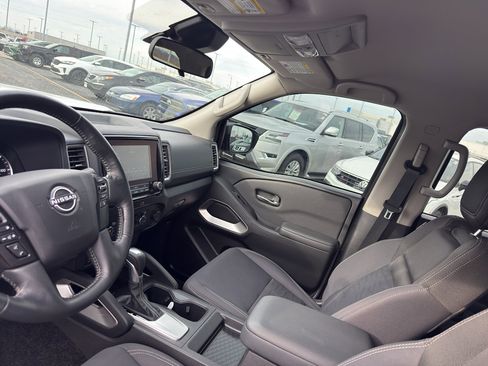 Certified 2022 Nissan Frontier SV image 25