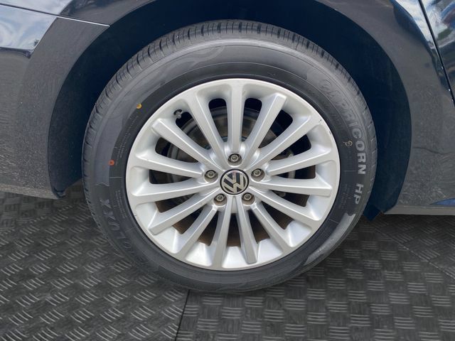 Used 2017 Volkswagen Passat 1.8T SE FWD image 34