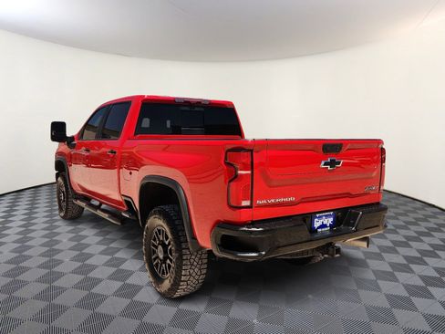 Used 2025 Chevrolet Silverado 2500 ZR2 w/ Technology Package AWD/4WD image 3