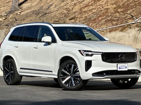 New 2026 Volvo XC90 B5 Core image 2