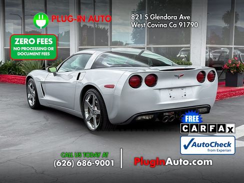 Used 2012 Chevrolet Corvette Coupe w/ 2LT Preferred Equipment Group RWD image 2