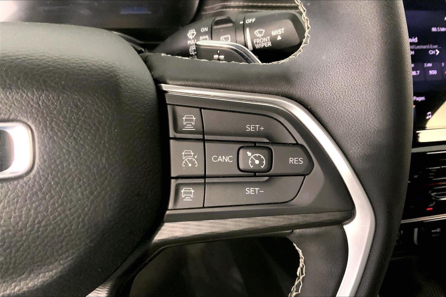 Used 2025 Jeep Grand Cherokee L Laredo w/ Luxury Tech Group I AWD/4WD image 19