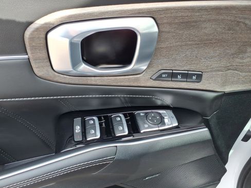 Used 2023 Kia Sorento SX Prestige image 16