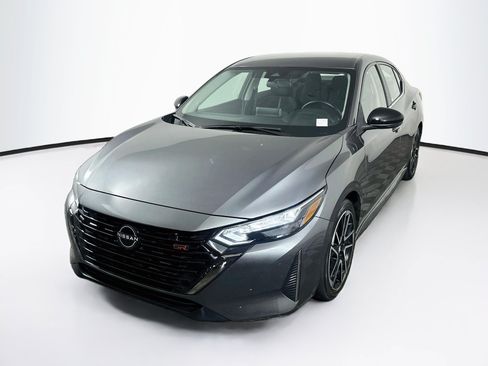 Used 2025 Nissan Sentra SR FWD image 3