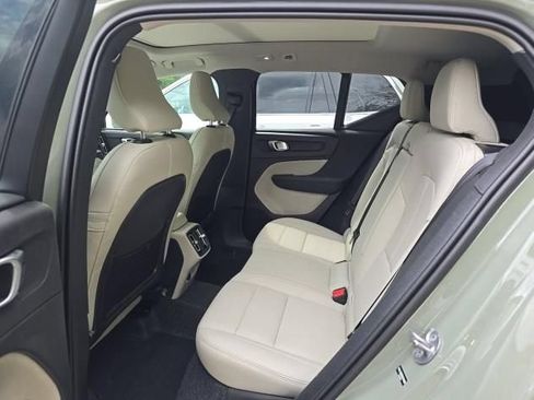 Used 2025 Volvo XC40 B5 Plus AWD/4WD image 6