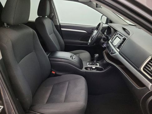 Used 2019 Toyota Highlander LE image 21