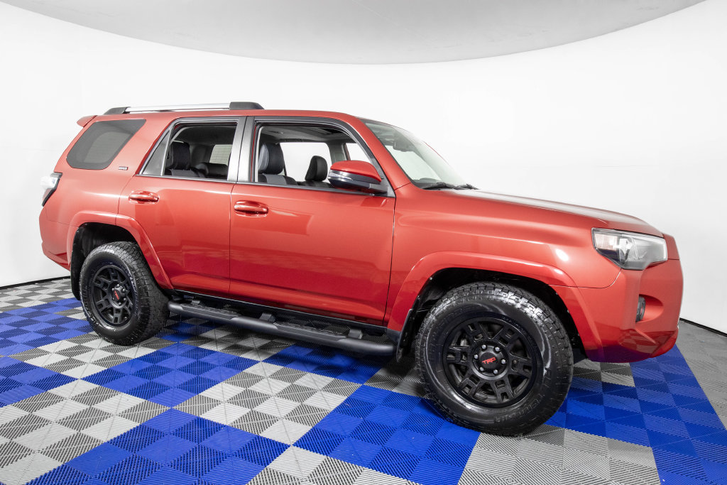 Used 2022 Toyota 4Runner SR5 Premium w/ Moonroof Package RWD image 4