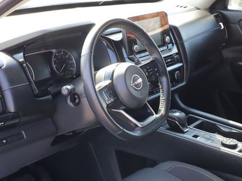 Used 2022 Nissan Pathfinder SV image 12