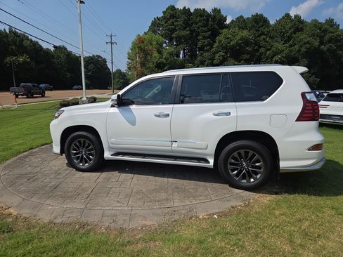 Used 2017 Lexus GX 460 Premium AWD/4WD image 3