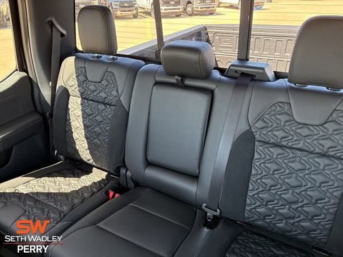 New 2026 Ford F250 Lariat w/ Black Appearance Package image 20