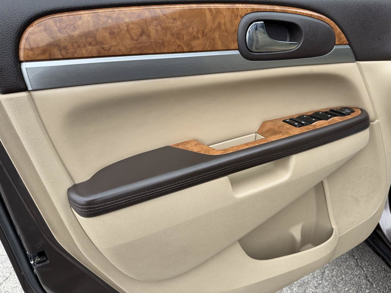 Used 2010 Buick Enclave CX FWD image 16