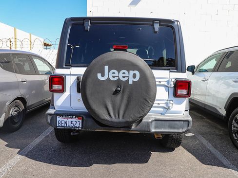 Used 2018 Jeep Wrangler Unlimited Sport S AWD/4WD image 9