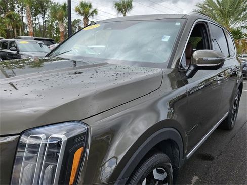 Used 2024 Kia Telluride EX w/ EX Captain's Chair Package image 20