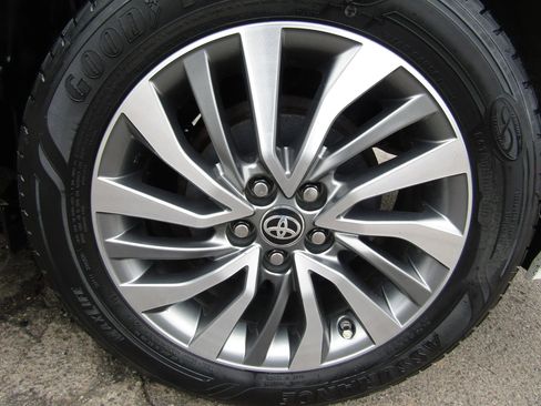 Used 2019 Toyota Corolla XLE image 38