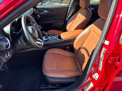 Used 2022 Alfa Romeo Giulia Ti image 9