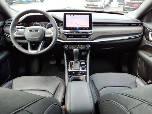 Used 2025 Jeep Compass Trailhawk w/ Trailhawk Elite Group AWD/4WD image 12