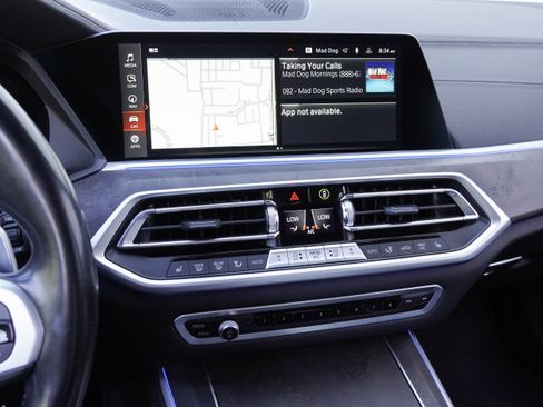 Used 2022 BMW X5 xDrive40i w/ M Sport Package AWD/4WD image 25