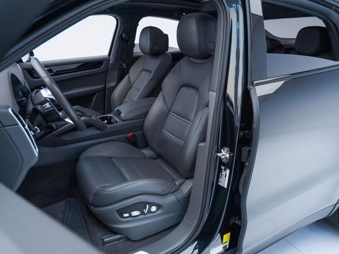 Certified 2020 Porsche Cayenne AWD/4WD image 5