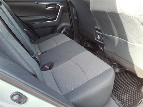 Used 2020 Toyota RAV4 XLE w/ Convenience Package image 10