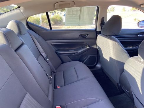 Used 2025 Nissan Altima 2.5 SV FWD image 21