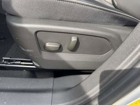 Used 2023 Buick Envision Essence image 21