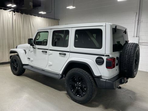 Used 2019 Jeep Wrangler Unlimited Sahara AWD/4WD image 5