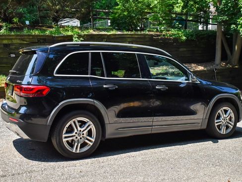 Used 2021 Mercedes-Benz GLB 250 4MATIC image 8