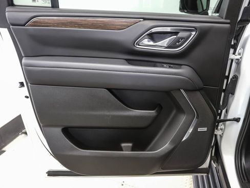 Used 2024 Chevrolet Suburban High Country w/ Advanced Technology Package image 18