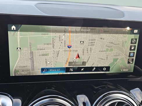 Used 2023 Mercedes-Benz EQB 300 4MATIC image 8