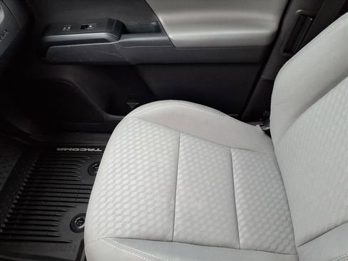 Used 2020 Toyota Tacoma SR image 33