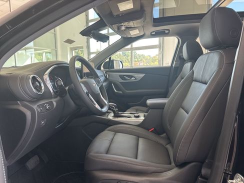 New 2025 Chevrolet Blazer LT w/ Sound & Technology Package AWD/4WD image 18