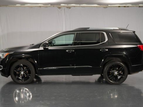 Used 2019 GMC Acadia Denali image 2