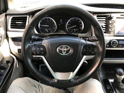 Used 2015 Toyota Highlander Limited image 13