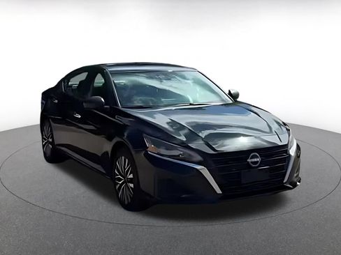 Used 2025 Nissan Altima 2.5 SV FWD image 4