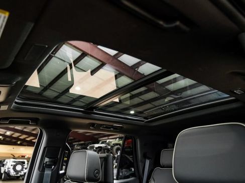 Used 2026 GMC Yukon Elevation w/ Elevation Premium Package AWD/4WD image 16