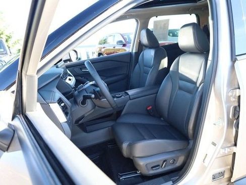 Certified 2025 Nissan Rogue SL w/ Tech Package AWD/4WD image 8