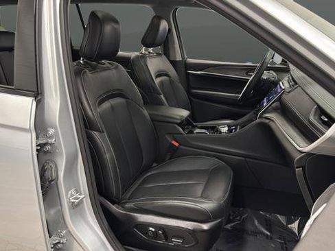 Used 2022 Jeep Grand Cherokee L Limited image 12