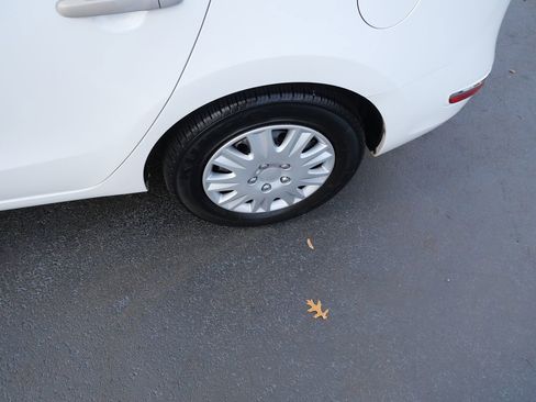 Used 2012 Hyundai Elantra GLS image 35